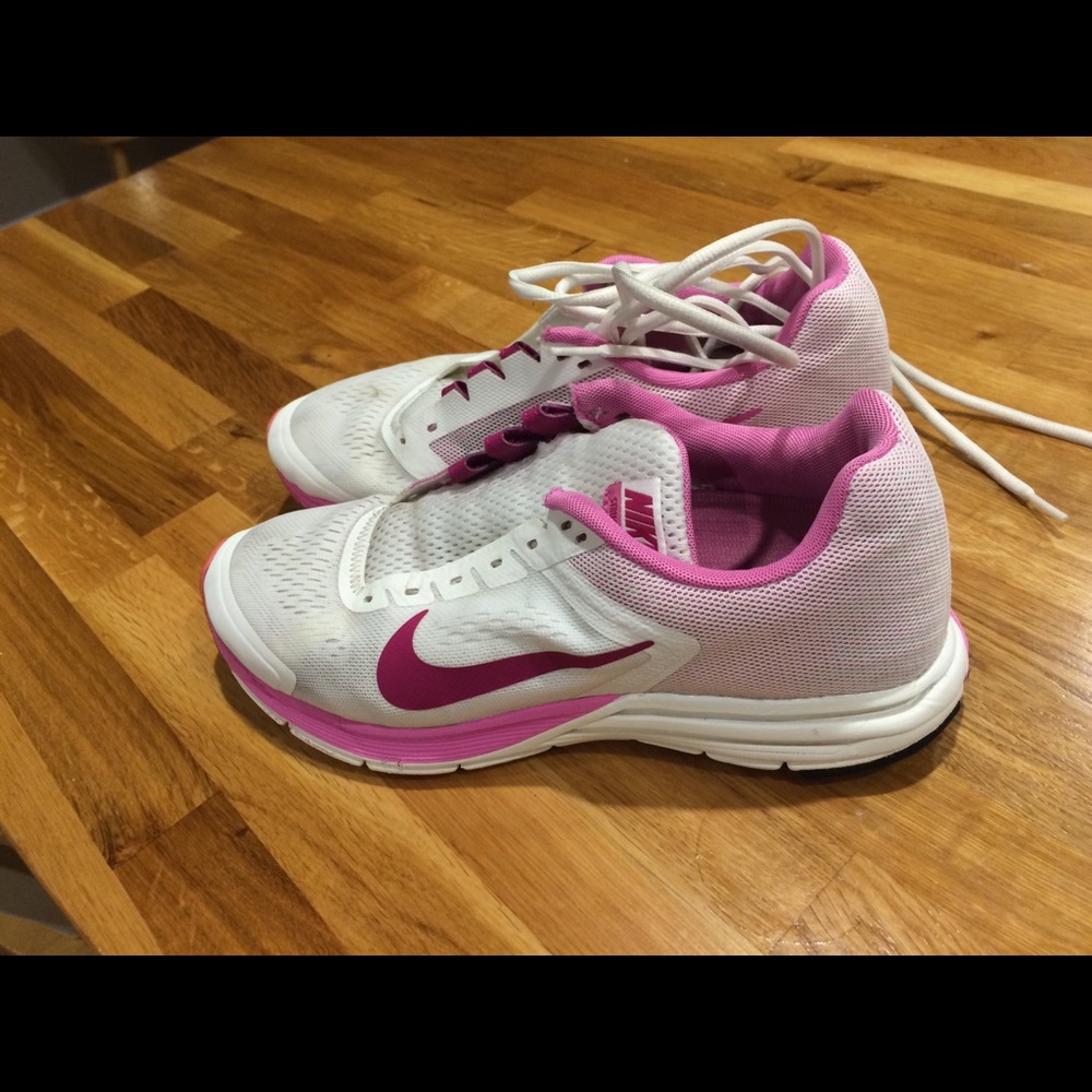 Nike shoes Structure 17 running shoes